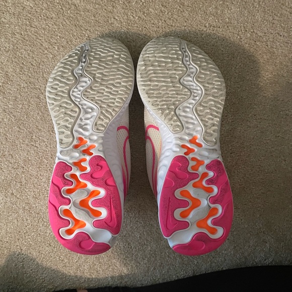 Nike Renew athletic shoe - Picture 1 of 4